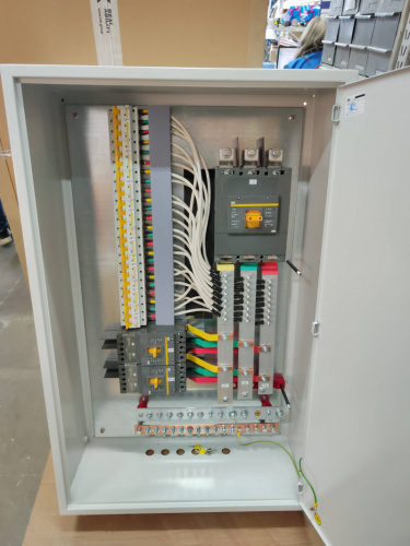 Изображение Щит силовой ВРУ 630А  2х250А+8х100А IP31 IEK  